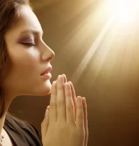 depositphotos 10605347 stock photo praying woman 200x210 - Toque Com F&eacute; em Jesus!