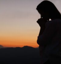 como parar a guerra em sua cabeca 5 200x210 - O Poder Transformador do Perd&atilde;o