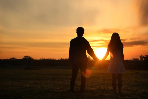 depositphotos 176525282 stock photo shadow image of couples holding - 5 Passos para ter Casamento Abençoado por Deus