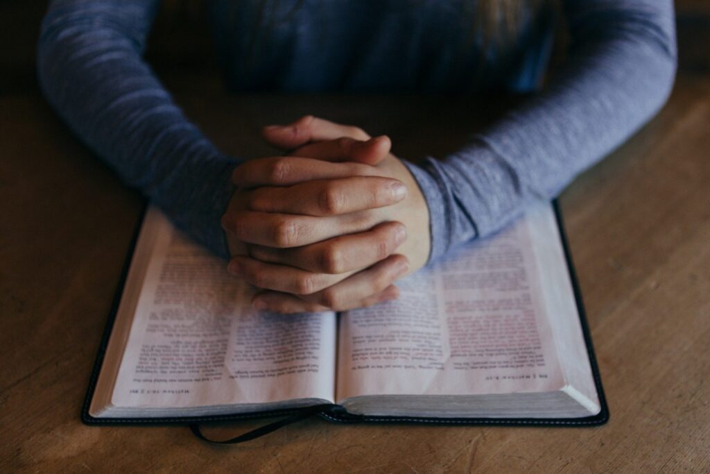 como ler biblia pixabay 1536x1024 1 1024x683 - Mulheres da Bíblia: Inspiração e Sabedoria