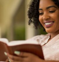 WhatsApp Image 2024 02 06 at 11.25.15 200x210 - A Cura das Emo&ccedil;&otilde;es