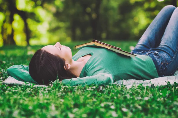 depositphotos 69536561 stock photo woman lying down in nature - Descansa teu Coração e Confia em Deus