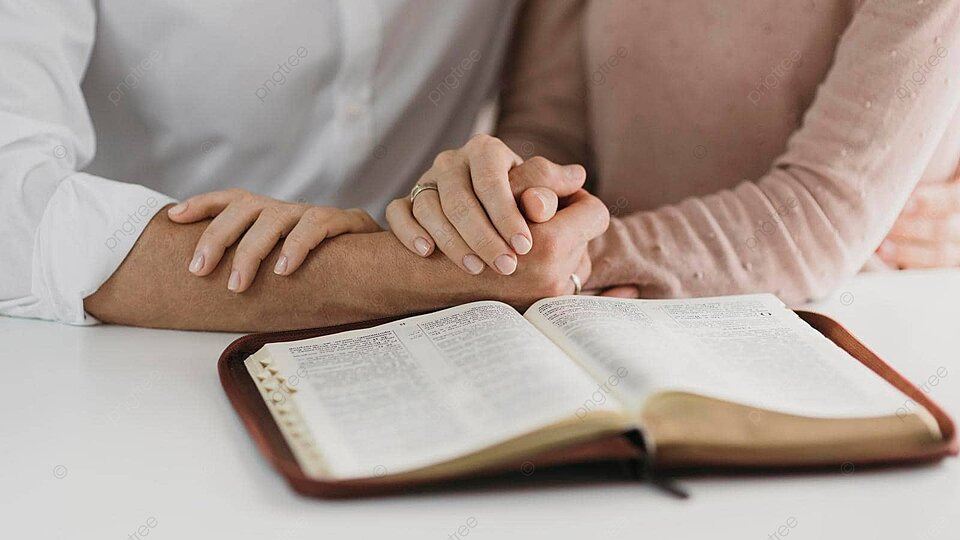 pngtree highquality photo of a couple reading the bible together photo image 39714526 - Deus pode Restaurar seu Casamento
