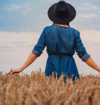 Site de Lancamento de Beleza Fotografico Creme e Marrom 3 200x210 - Equil&iacute;brio Emocional